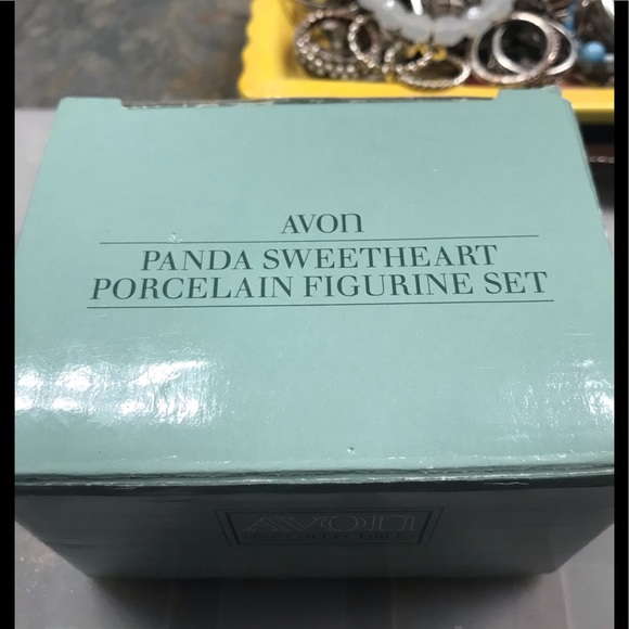 NIP Avon Vintage Panda Bear Porcelain Sweetheart Figurines, 1990’s. Set of 2. - Picture 3 of 10